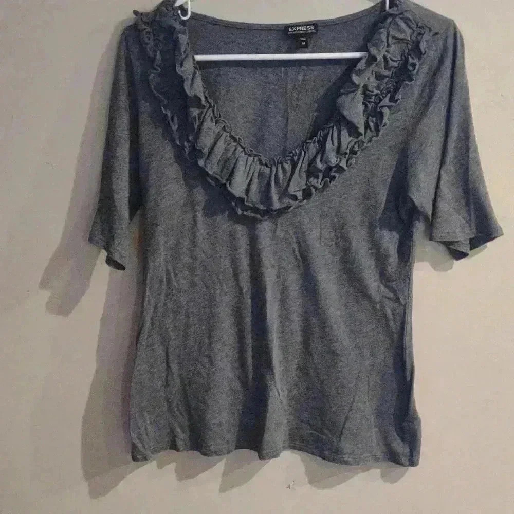 Women's Express short‎ sleeve gray T-shirt size medium